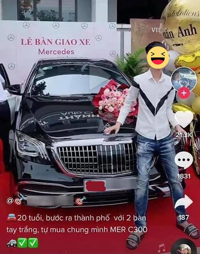 Thanh niên 20 tuổi, lên thành phố với 2 bàn tay trắng khoe tự mua Mercedes C300 nhưng bị mỉa mai: Showroom hâm mộ quá nên tặng luôn Maybach à? - Ảnh 1.