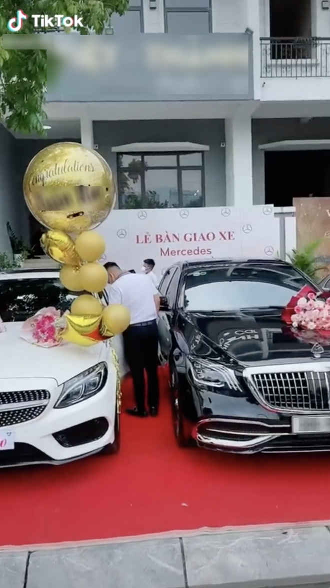 Thanh niên 20 tuổi, lên thành phố với 2 bàn tay trắng khoe tự mua Mercedes C300 nhưng bị mỉa mai: Showroom hâm mộ quá nên tặng luôn Maybach à? - Ảnh 4.