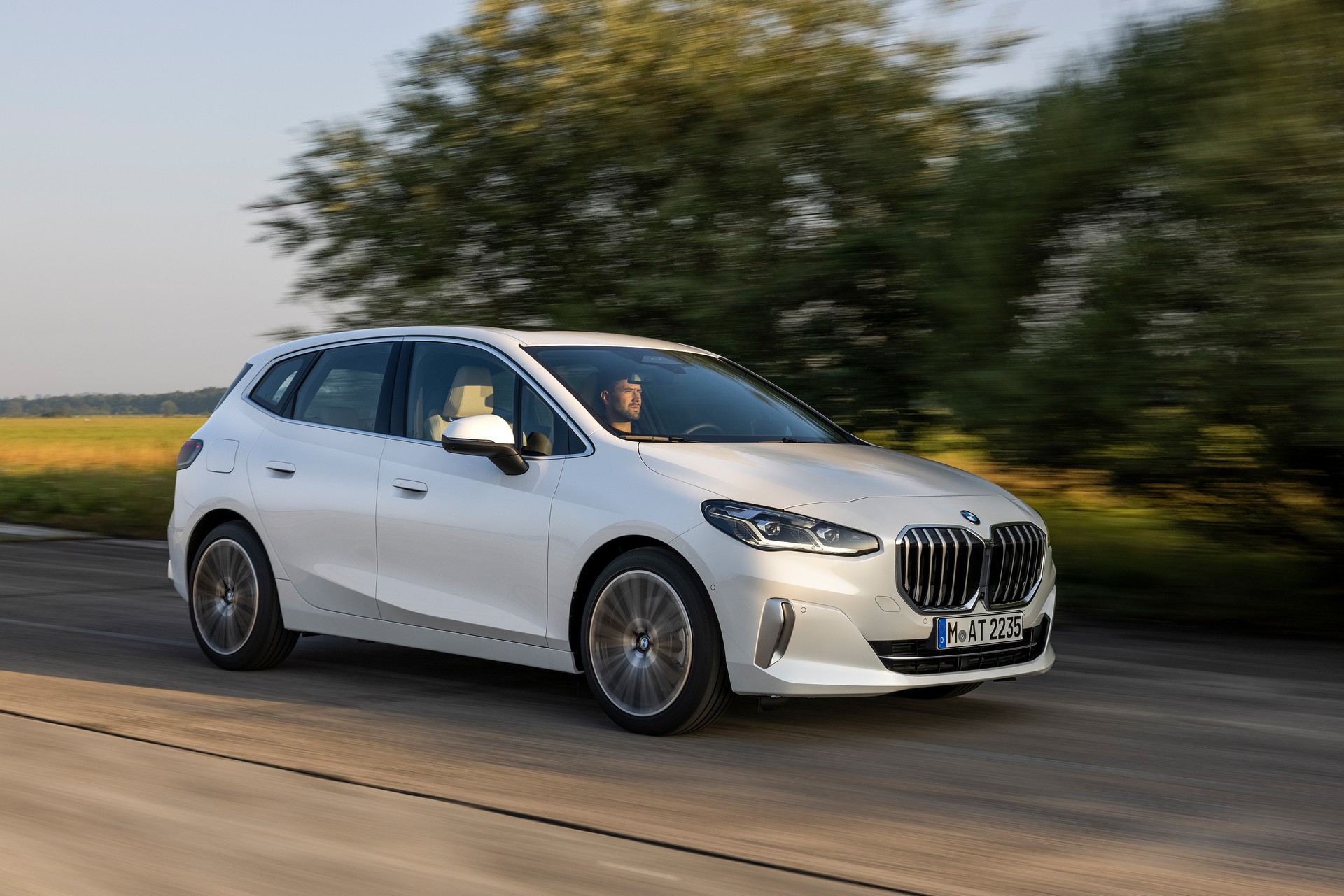 Ra mắt BMW 2-Series Active Tourer 2022 - MPV hạng sang từng thất thế ở ...