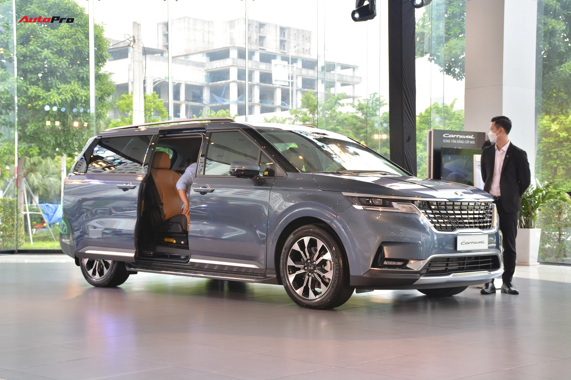 Ra mắt Kia Carnival 2022 tại Việt Nam: Giá từ 1,199 tỷ đồng, được THACO xếp vào SUV đô thị, nhiều công nghệ mới giống Sorento - Ảnh 4.