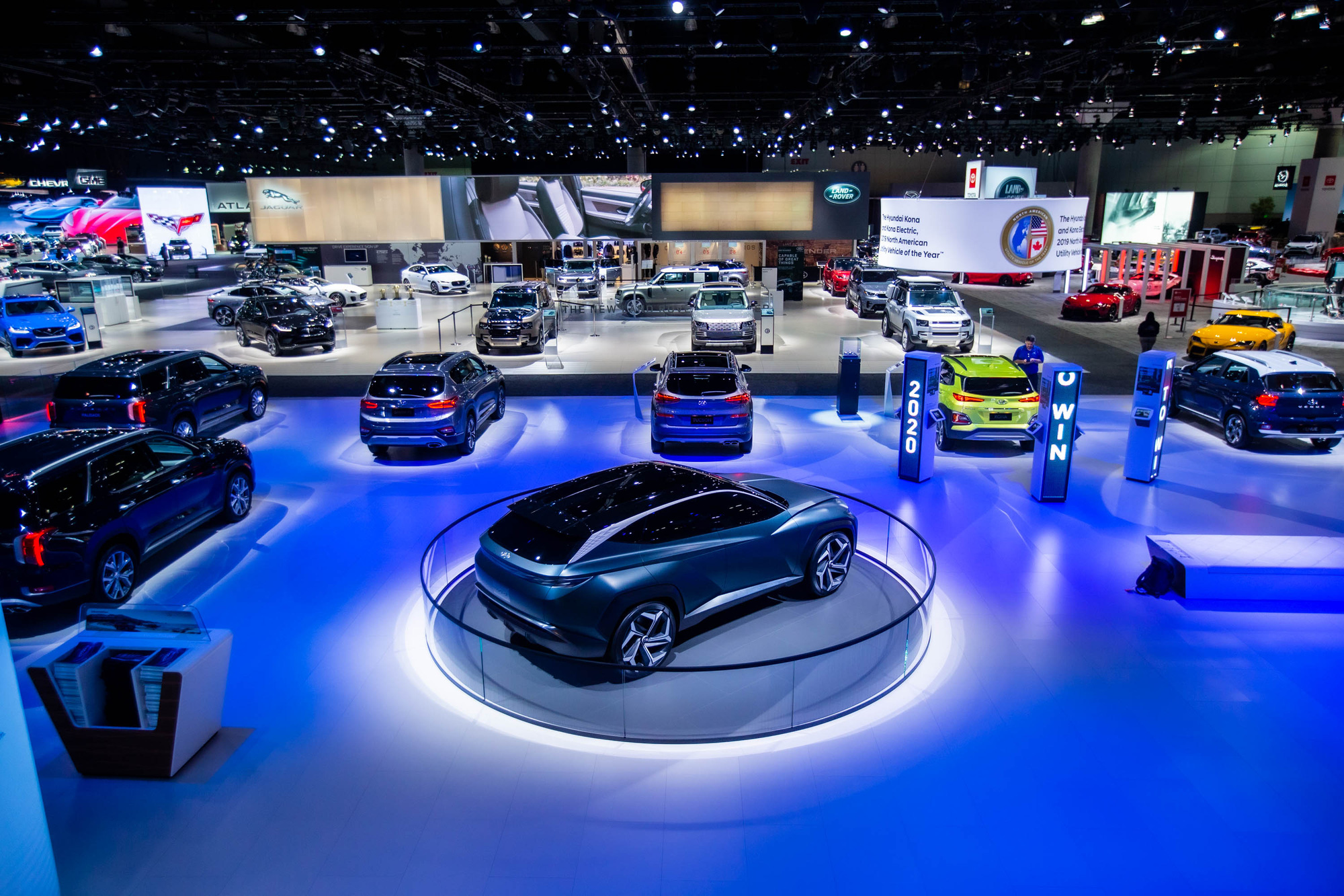 Triển lãm Los Angeles Auto Show - Giấc mơ Mỹ của các hãng xe mới nổi - Ảnh 2.