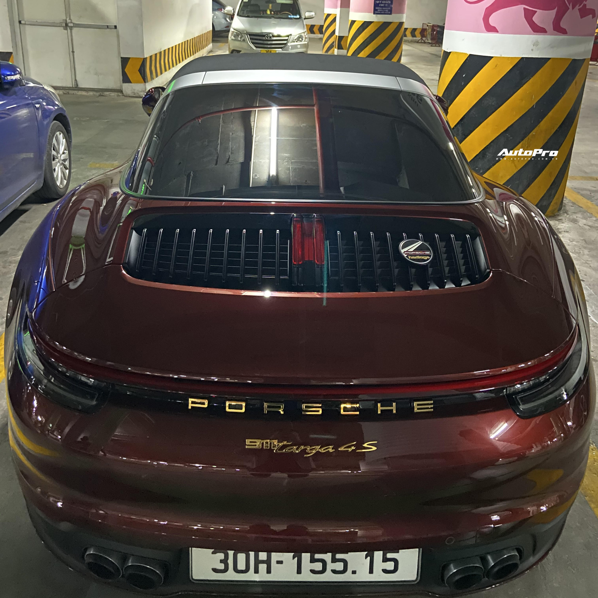 Porsche 911 Targa 4S Heritage Design độc nhất Việt Nam của đại gia Hà thành đeo biển số 'hái ra tiền' Porsche 911 Targa 4S Heritage Design độc nhất Việt Nam của đại gia Hà thành đeo biển số 'hái ra tiền'