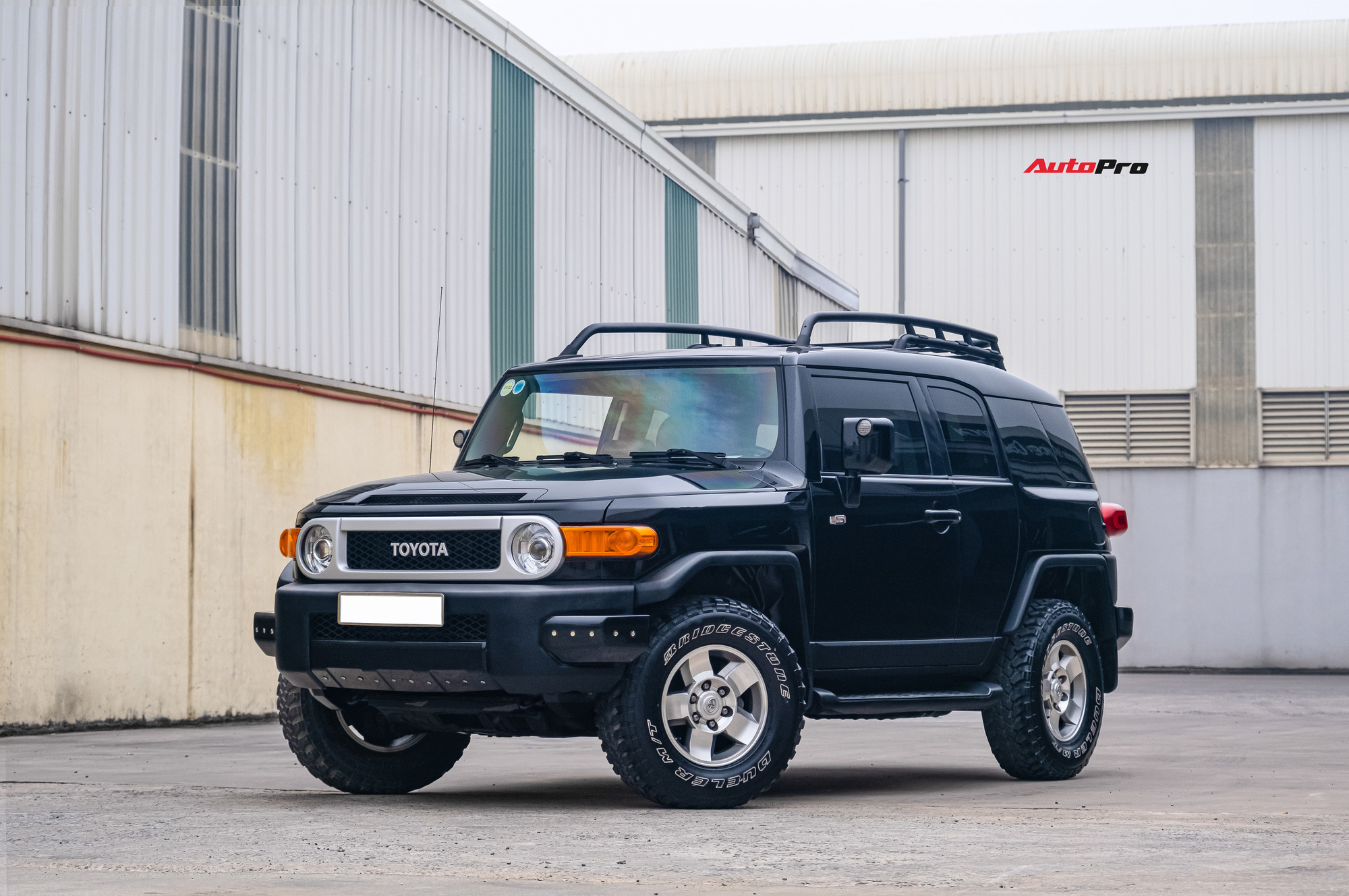 ‘Nồi đồng cối đá’ Toyota FJ Cruiser: Chạy 10 năm vẫn ngang giá Mercedes-Benz GLC ‘đập hộp’ - Ảnh 7.