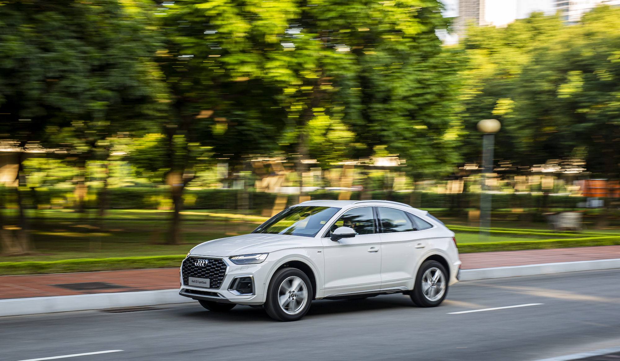 Ra mắt Audi Q5 Sportback 2021 tại Việt Nam: Chơi lớn với loạt công nghệ hàng đầu phân khúc, đối đầu Mercedes-Benz GLC Coupe - Ảnh 1.