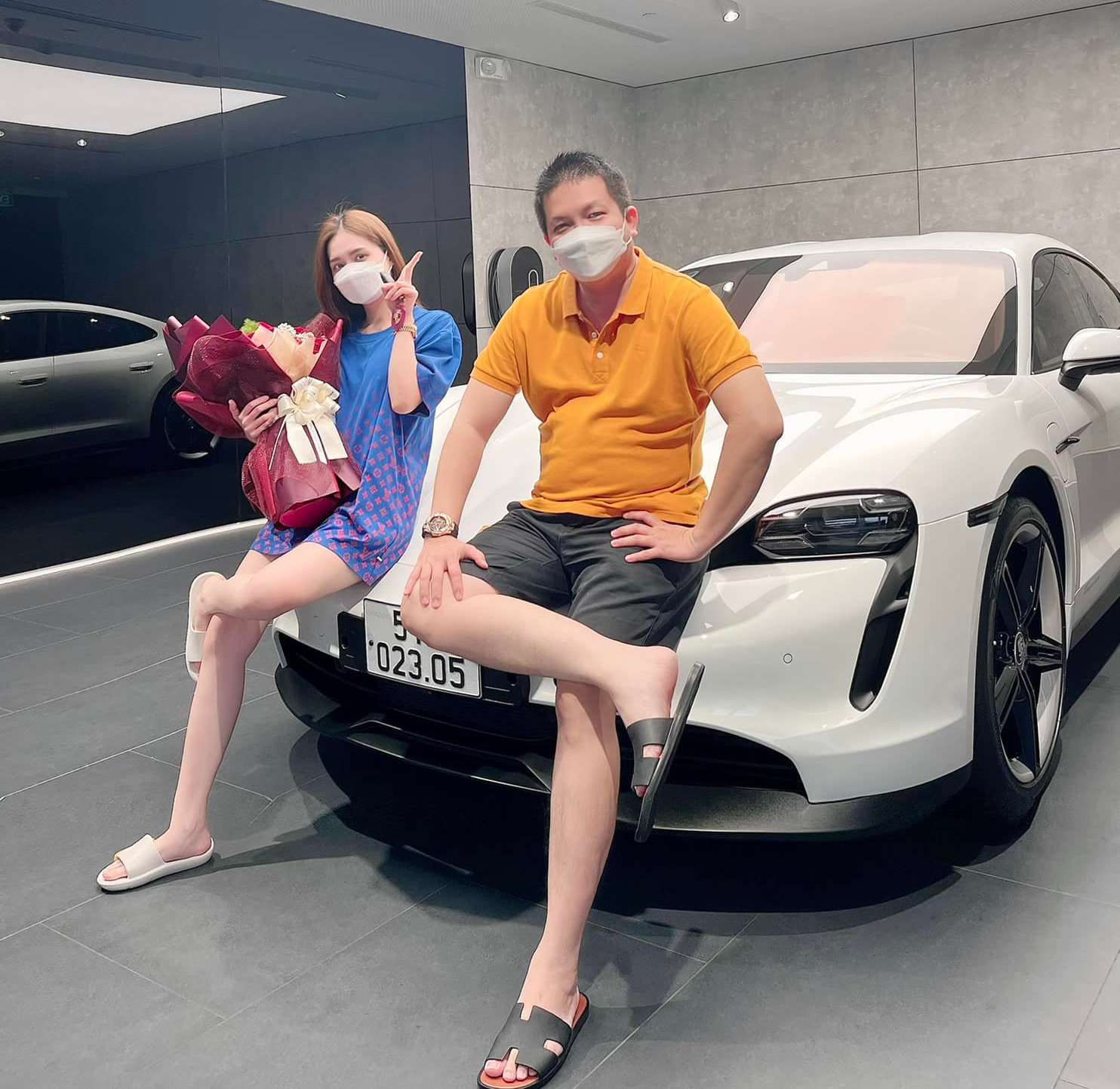 Đoàn Di Băng nói về Porsche Taycan gần 8 tỷ đồng vừa tậu: Sạc miễn phí cả năm, một tuần sạc một lần nhưng... đi xa sẽ bắt xe Phương Trang - Ảnh 3.