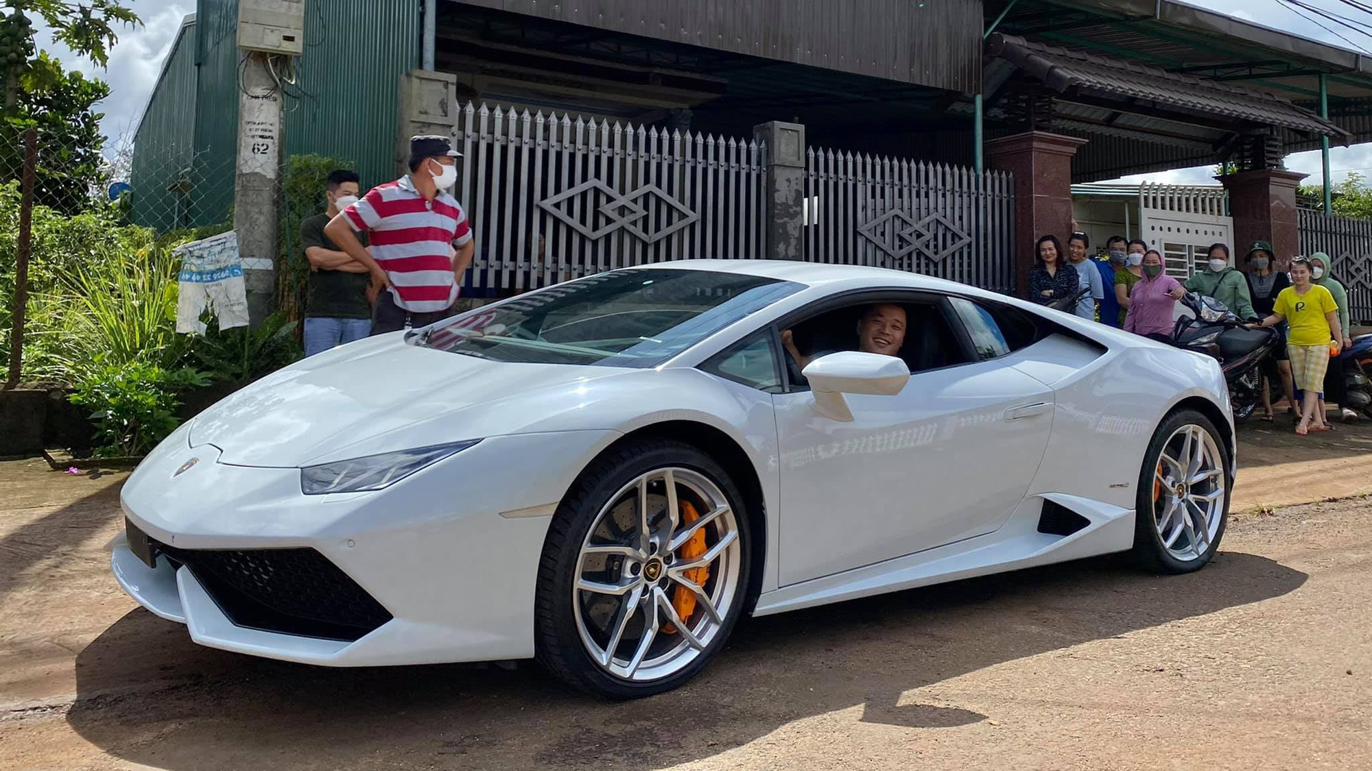 ‘Rich kid’ phố núi chia tay Lamborghini Huracan siêu độc chỉ sau 2 tháng rước về dinh, vừa về ‘chốn cũ’ siêu bò đã hút hồn CĐM bằng lớp áo mới - Ảnh 1.