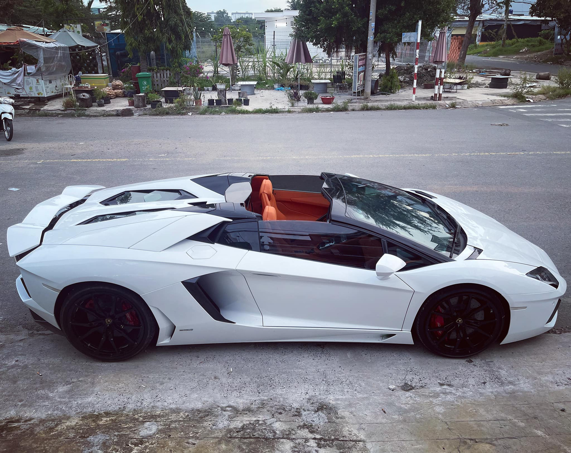 Rộ tin 9x phố núi tậu siêu bò hậu chia tay Lamborghini Huracan: Giá ước tính trên 20 tỷ, chốt đơn chỉ sau 1 giờ đồng hồ - Ảnh 7.