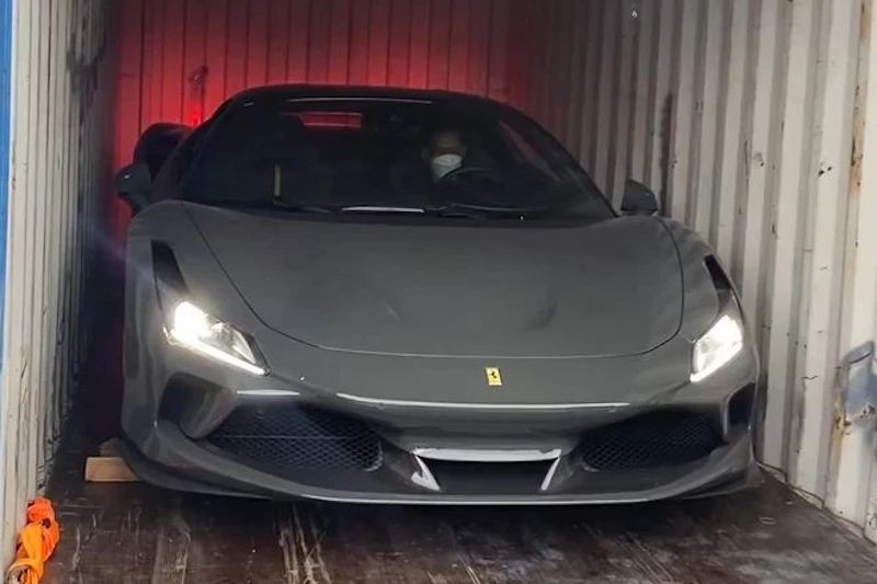 Siêu phẩm Ferrari F8 Tributo thứ 5 được đưa về nước, sở hữu lớp áo ngoại thất độc đáo - Ảnh 1.