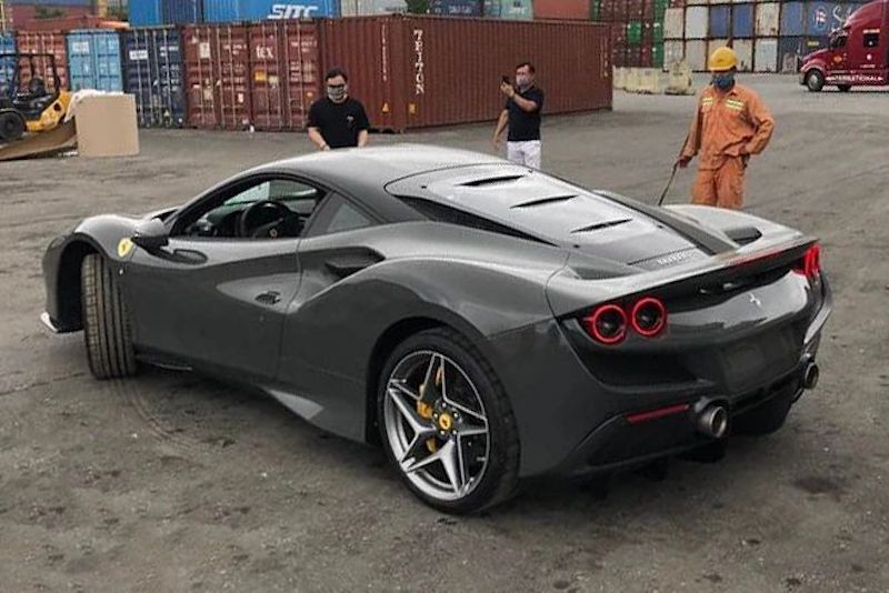 Siêu phẩm Ferrari F8 Tributo thứ 5 được đưa về nước, sở hữu lớp áo ngoại thất độc đáo - Ảnh 2.