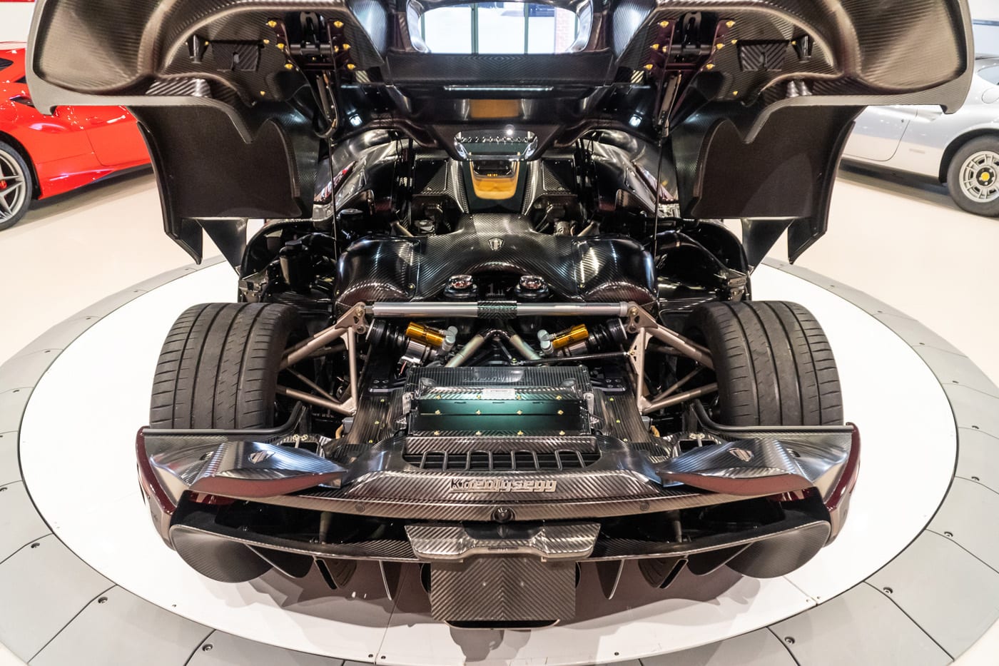 Hoàng Kim Khánh khẳng định sẽ đưa Koenigsegg Regera đến Đà Nẵng, phân vân giữa tự cầm lái hay dùng xe cứu hộ vì sợ xước bộ mâm carbon - Ảnh 6.