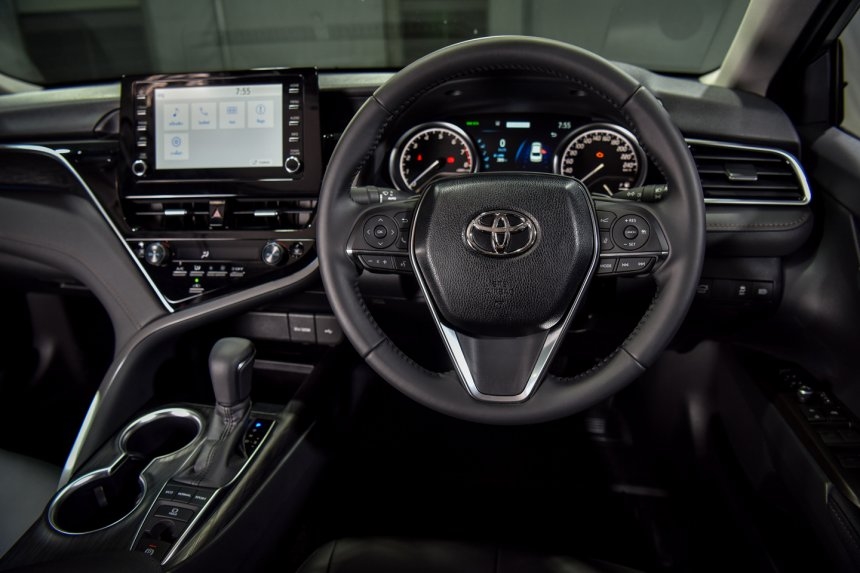 2022 Toyota Camry Hybrid XSE - POV Review - YouTube