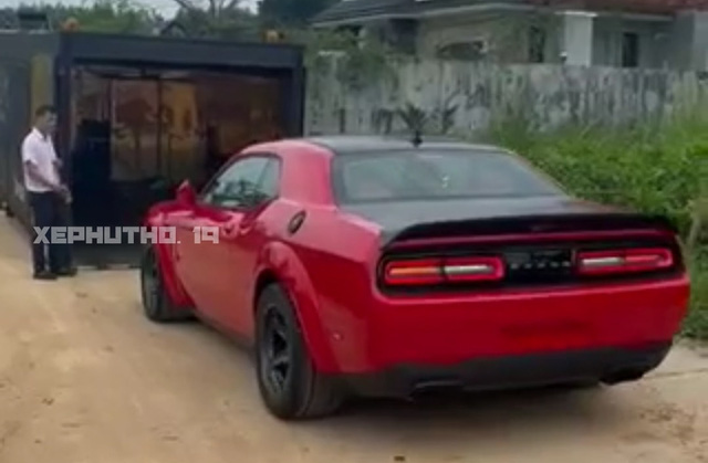 Dodge Challenger Super Stock đầu tiên Việt Nam về tay đại gia Phú Thọ: Giá khoảng 7 tỷ đồng, hơn 800 mã lực mạnh nhất dòng xe cơ bắp trong nước - Ảnh 1.