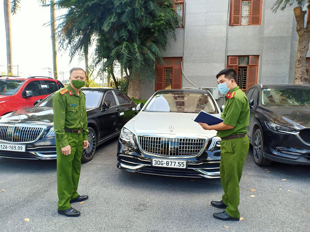 Cận cảnh dàn xế sang có Mercedes-Maybach bị thu giữ ở đường dây đánh bạc gần 14 nghìn tỷ - Ảnh 5.