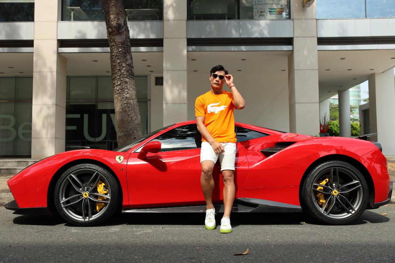 Bùi Tiến Dũng xuống phố cuối tuần cùng ngựa chiến Ferrari 488 GTB biển ngũ quý 555.55 độc nhất Việt Nam - Ảnh 2.