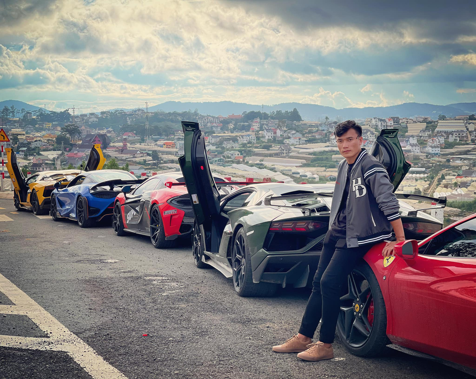Bùi Tiến Dũng xuống phố cuối tuần cùng ngựa chiến Ferrari 488 GTB biển ngũ quý 555.55 độc nhất Việt Nam - Ảnh 7.