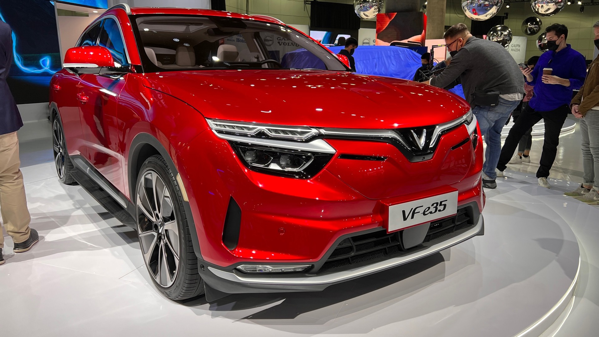 VinFast chốt ngày công bố giá VF e35 và VF e36 - Chờ giá tốt để đấu ông lớn Tesla - Ảnh 2.