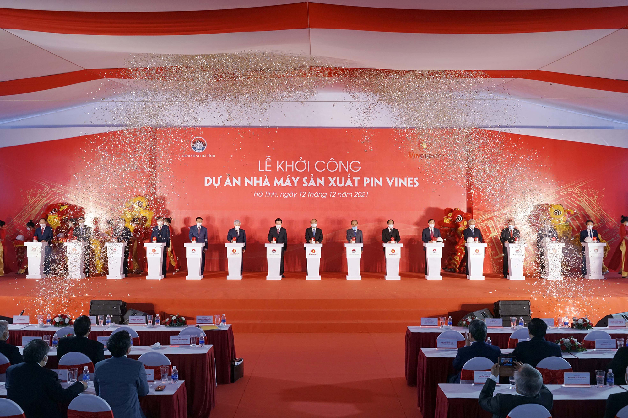 Vingroup khởi công nhà máy ở Hà Tĩnh, người Việt mua ô tô điện VinFast có cơ hội giảm chi phí thuê pin - Ảnh 1.