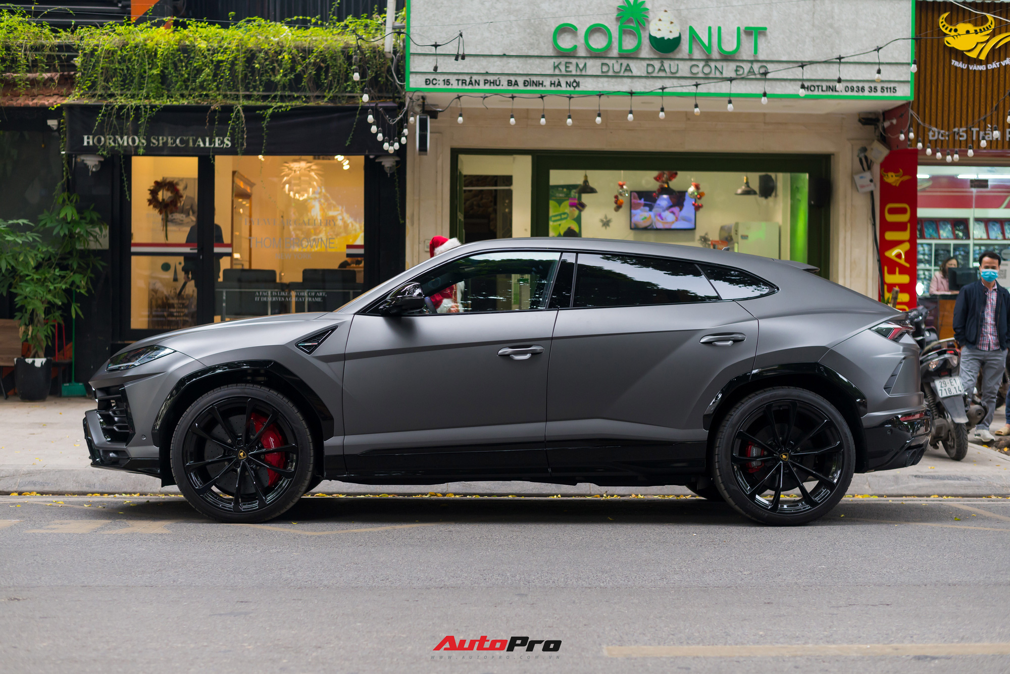 Thêm siêu SUV Lamborghini Urus về Việt Nam: Lớp sơn cá nhân hóa cực độc có giá hơn 260 triệu đồng - Ảnh 3.