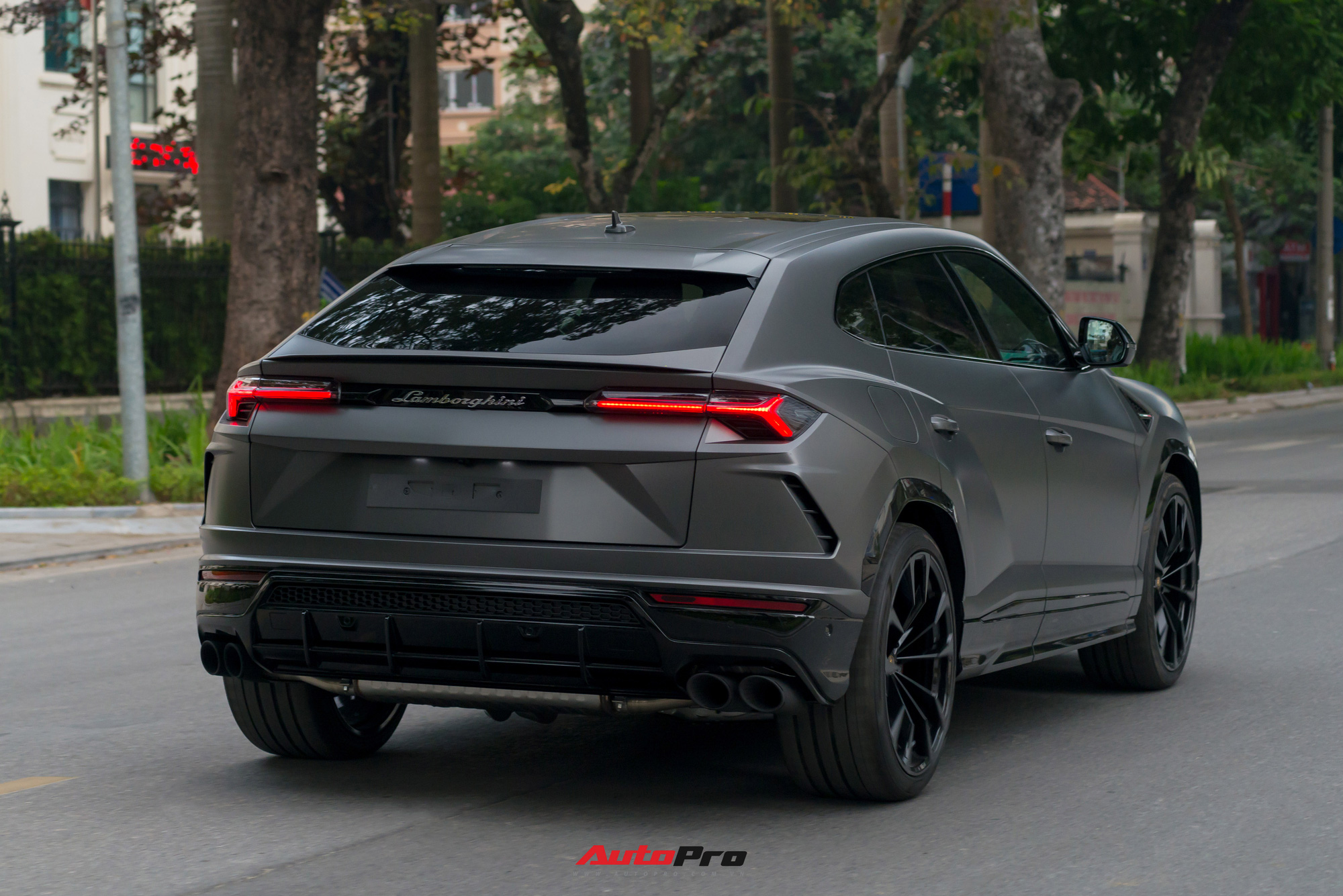 Thêm siêu SUV Lamborghini Urus về Việt Nam: Lớp sơn cá nhân hóa cực độc có giá hơn 260 triệu đồng - Ảnh 6.