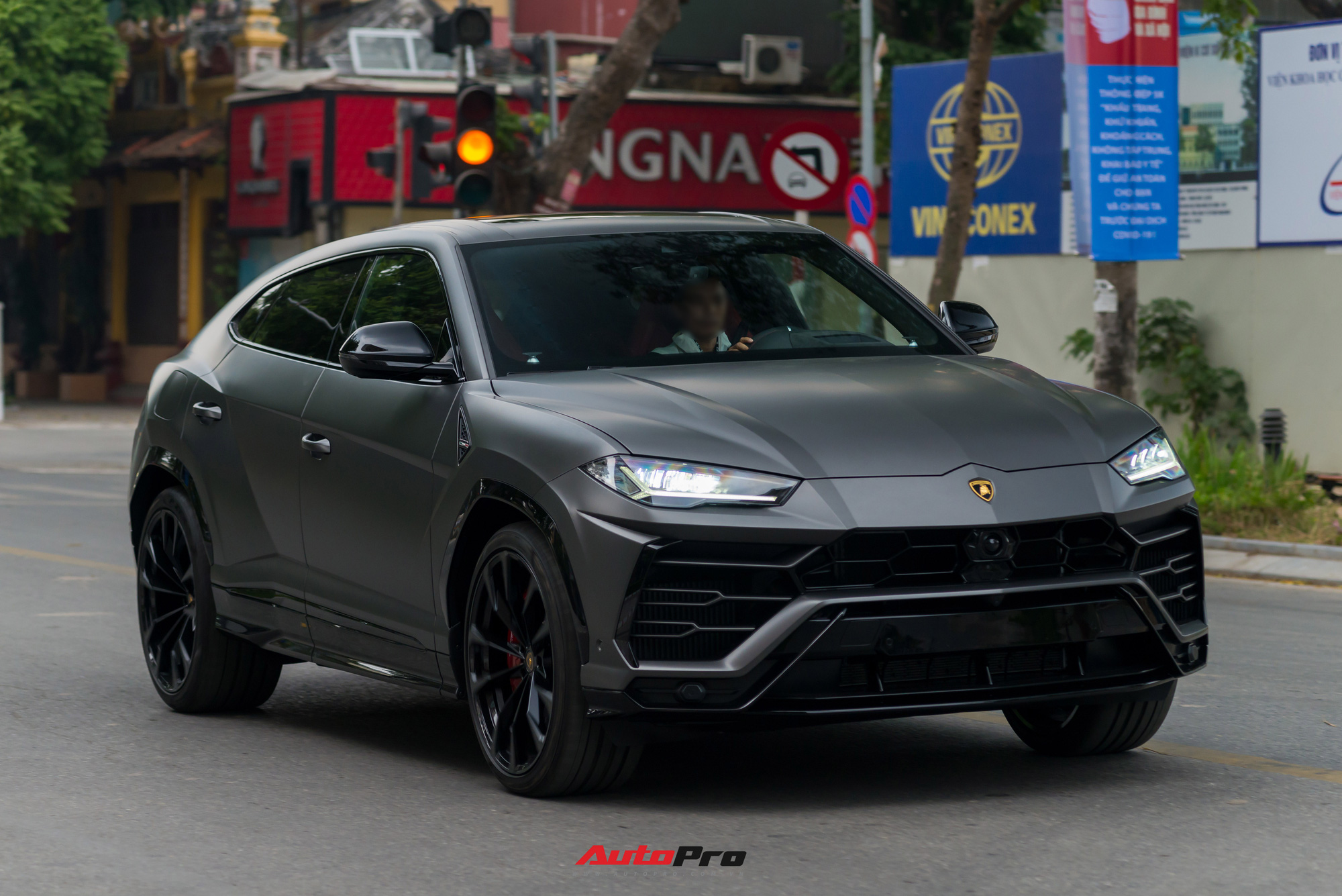 Thêm siêu SUV Lamborghini Urus về Việt Nam: Lớp sơn cá nhân hóa cực độc có giá hơn 260 triệu đồng - Ảnh 5.