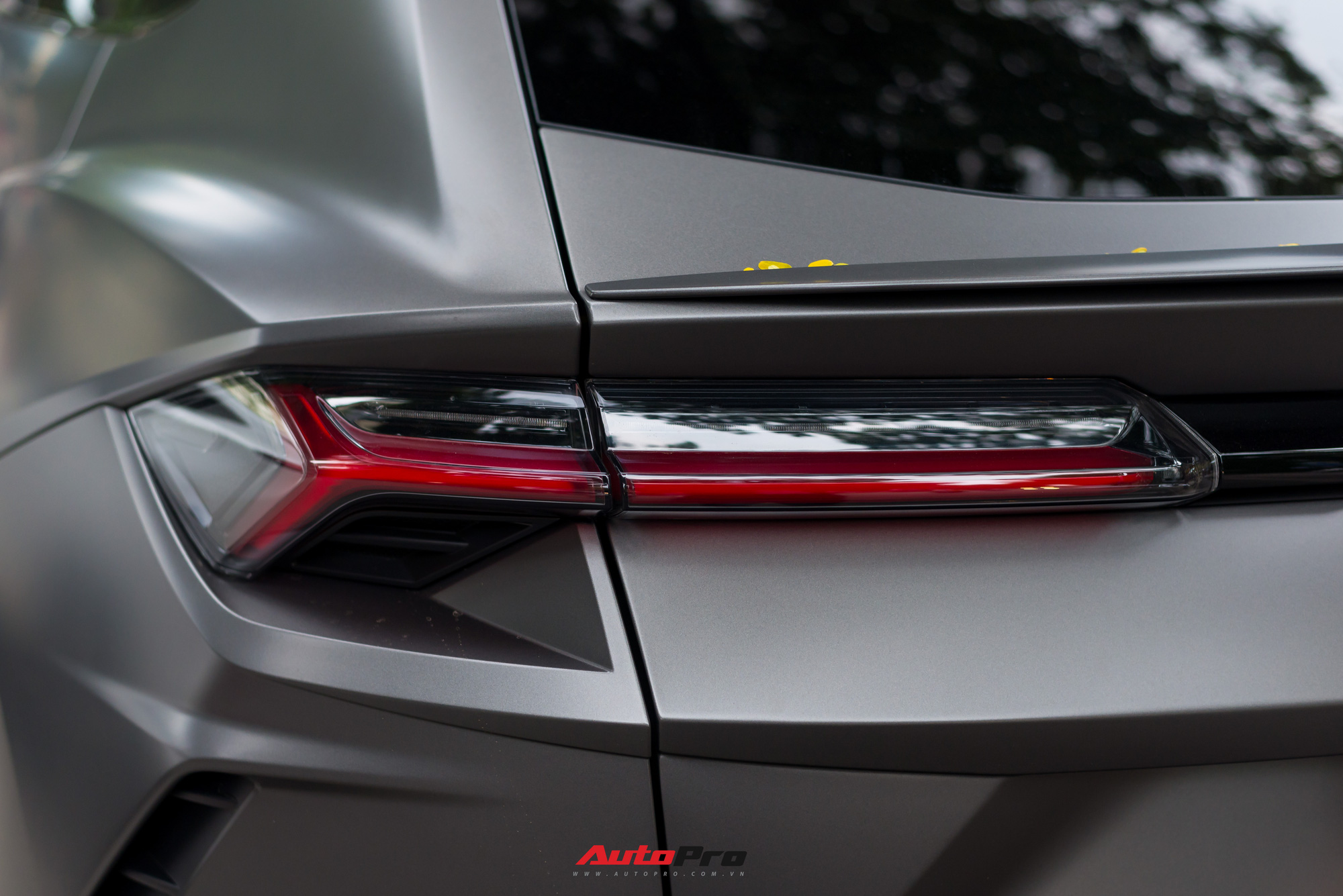Thêm siêu SUV Lamborghini Urus về Việt Nam: Lớp sơn cá nhân hóa cực độc có giá hơn 260 triệu đồng - Ảnh 8.