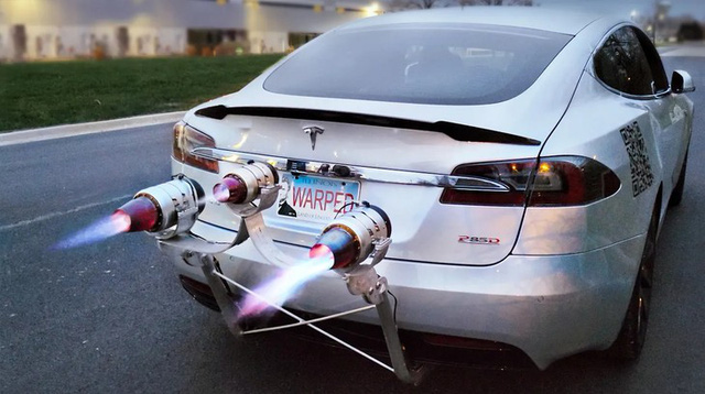 YouTuber gắn động cơ phản lực lên xe Tesla, chạy tóe lửa như game - Ảnh 2.