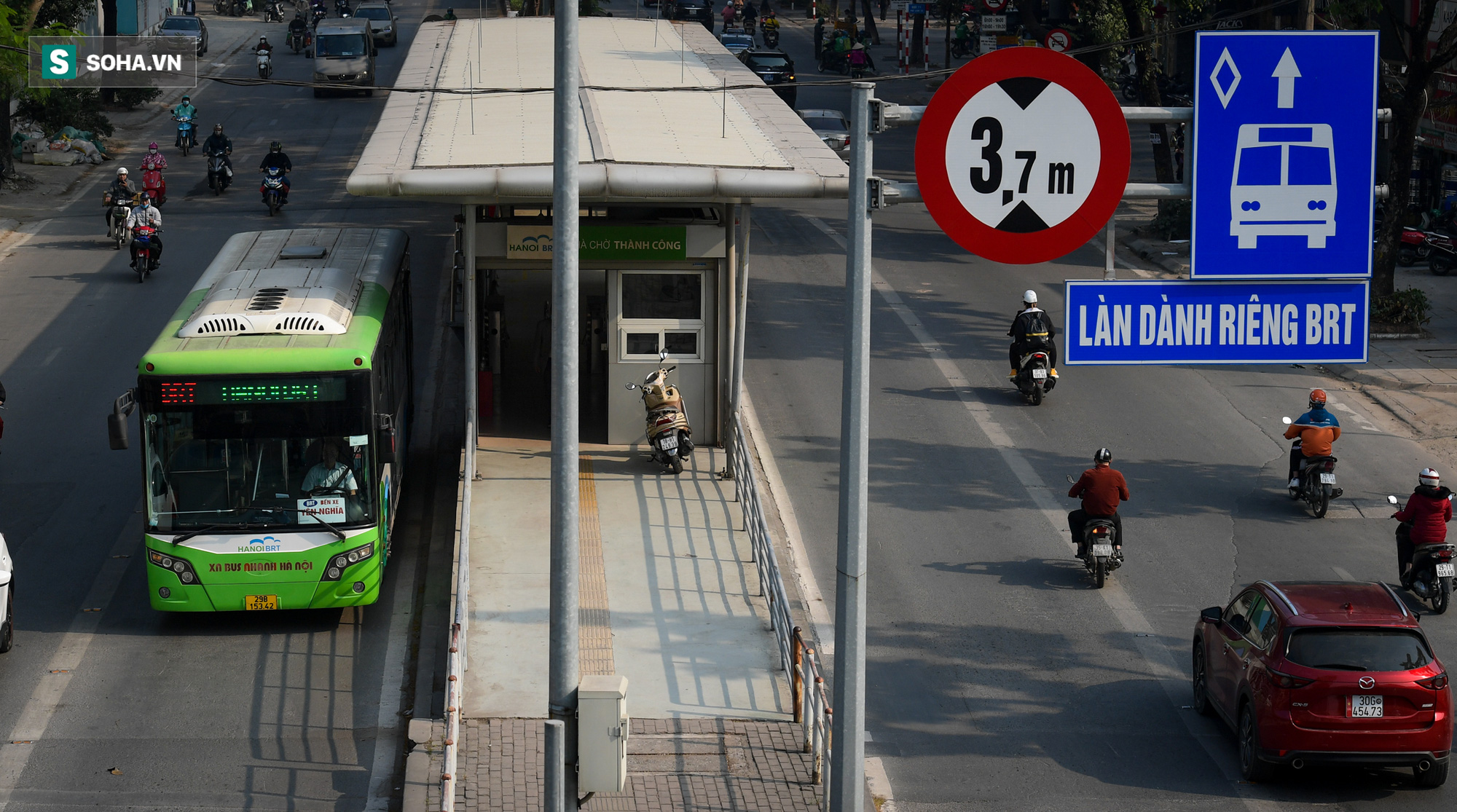 Bất ngờ về xe buýt nhanh Hà Nội: Xe 90 chỗ, có lúc chỉ phục vụ một khách - Ảnh 1.