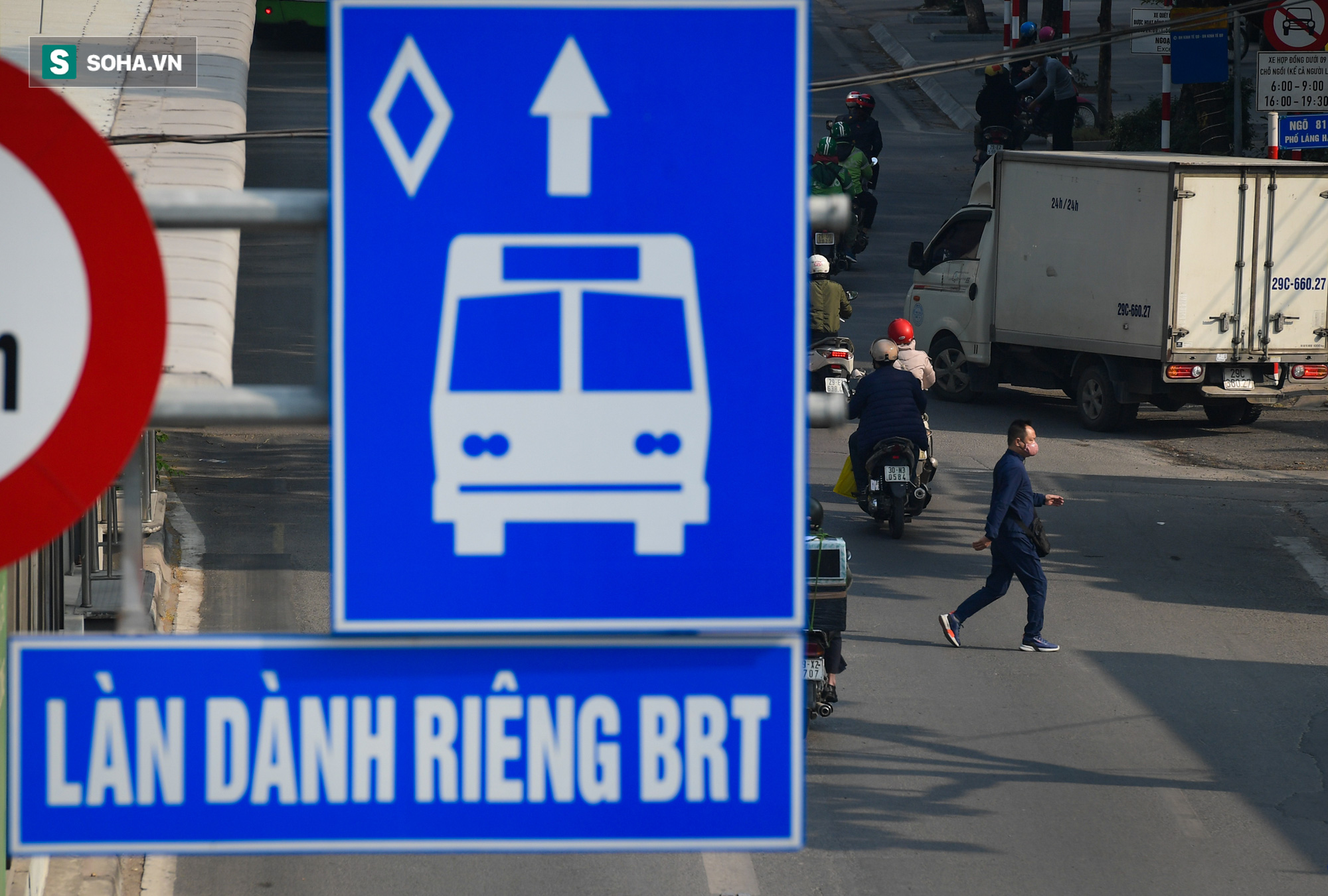 Bất ngờ về xe buýt nhanh Hà Nội: Xe 90 chỗ, có lúc chỉ phục vụ một khách - Ảnh 12.