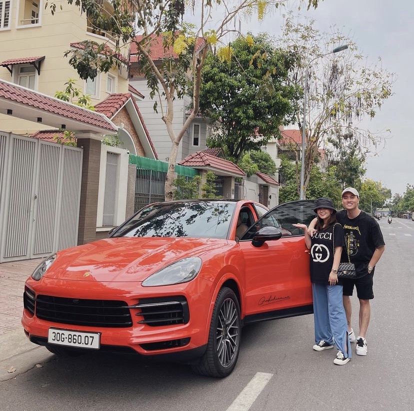 Kiên Hoàng thay áo mới cho con cưng Porsche Cayenne Coupe đón Tết, có người liên tưởng màu trà sữa thiếu trân châu - Ảnh 4.