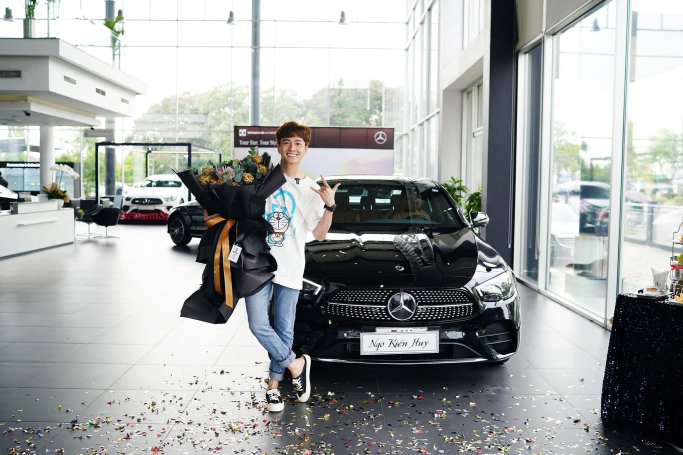 ‘Soi’ dàn xe của ‘đại gia ngầm’ Vbiz Ngô Kiến Huy: Tín đồ chính hiệu của Mercedes-Benz, mỗi năm tậu về garage một chiếc - Ảnh 1.