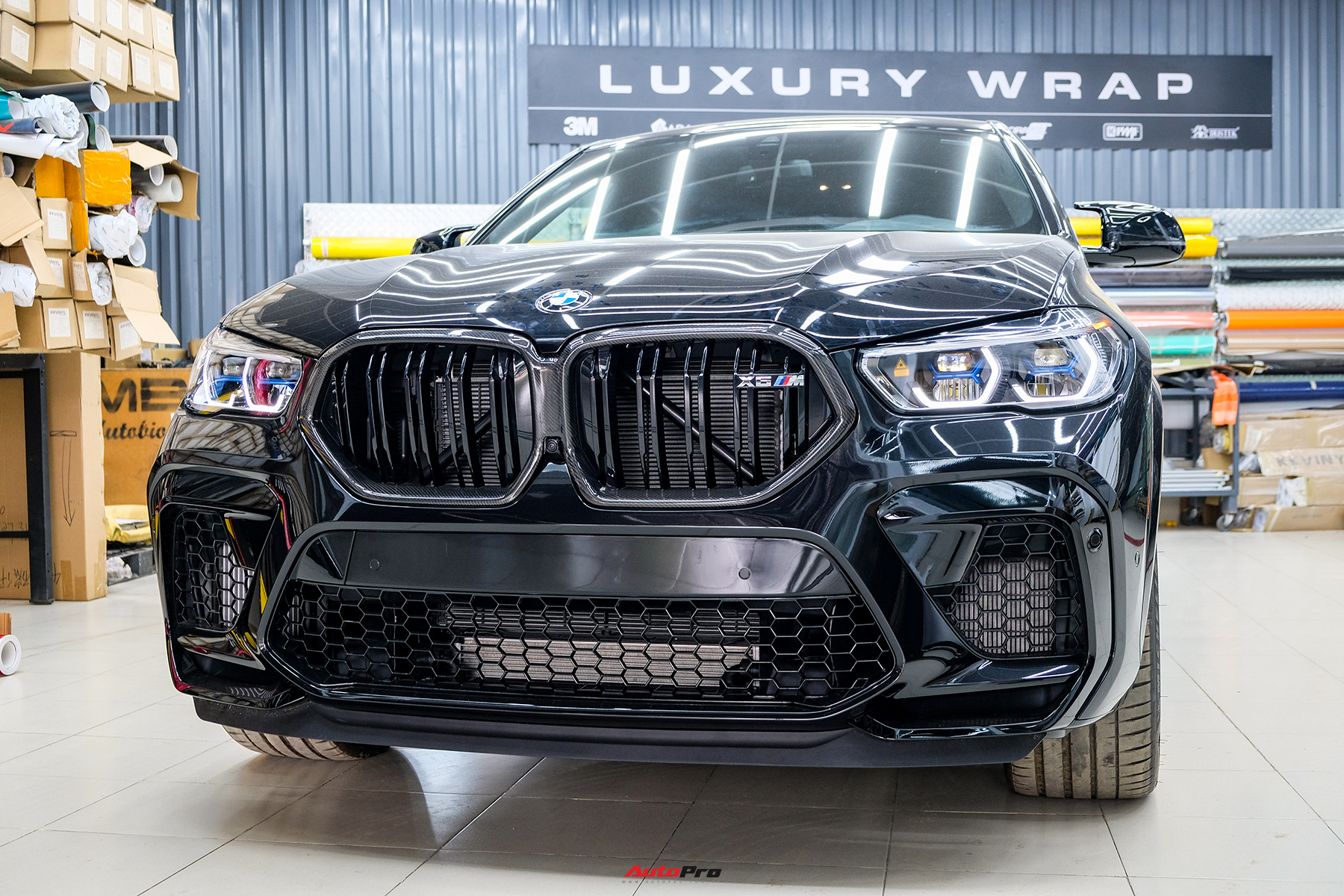 Cận cảnh SUV BMW nhanh nhất tại Việt Nam: Quái thú có vỏ bọc xe sang, hiệu suất ngang Lamborghini Urus - Ảnh 14.