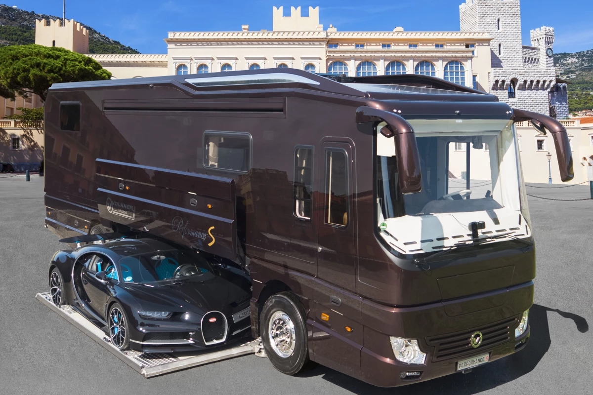 Những motorhome phá đảo năm 2021: Nhà là phải có nóc, rộng tới mức chứa được cả siêu xe - Ảnh 2.