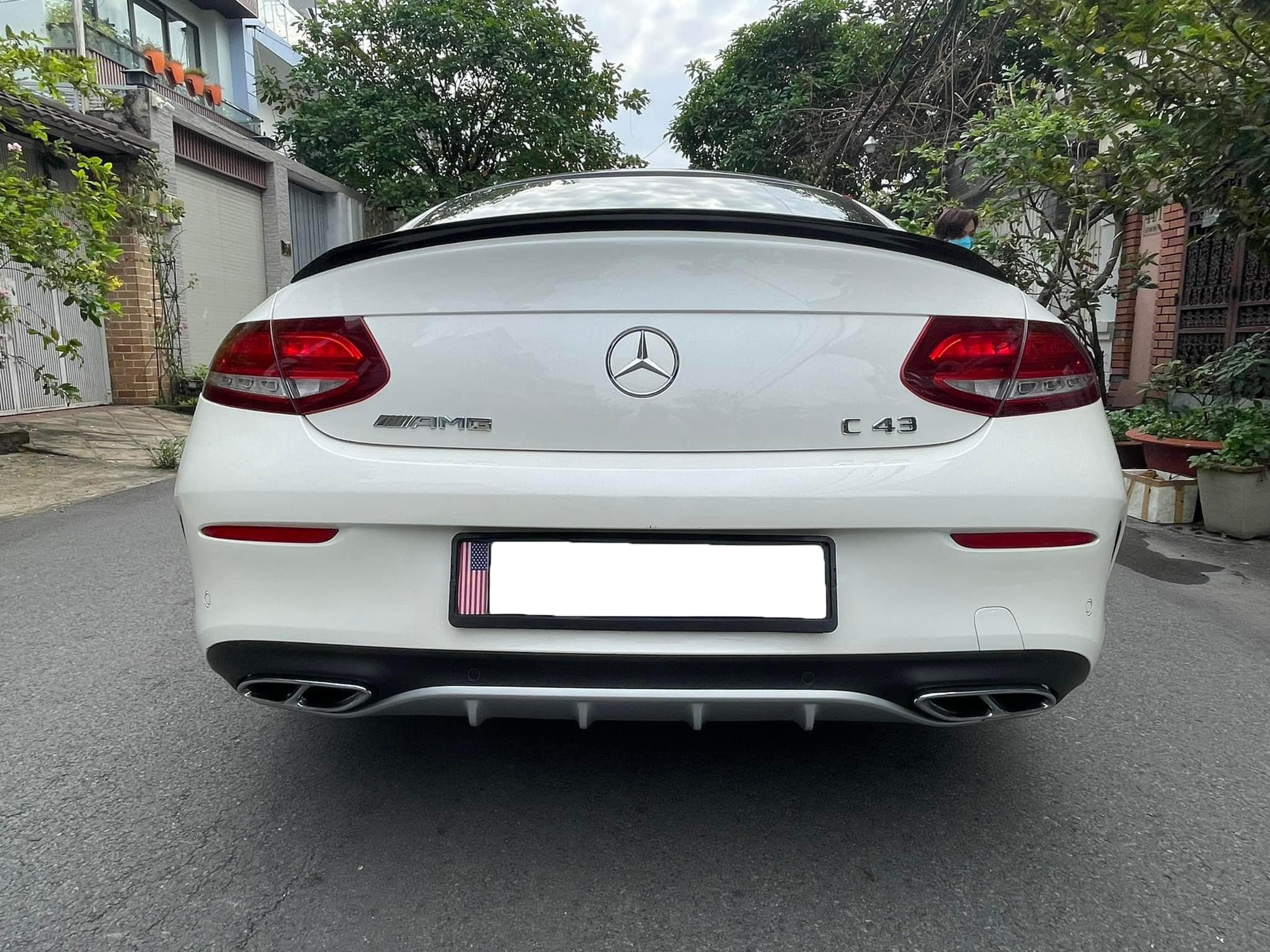 Chiếc Mercedes-Benz C-Class dùng 4 năm vẫn có giá gần 4 tỷ: Đọc thông số động cơ là biết vì sao đắt  - Ảnh 4.