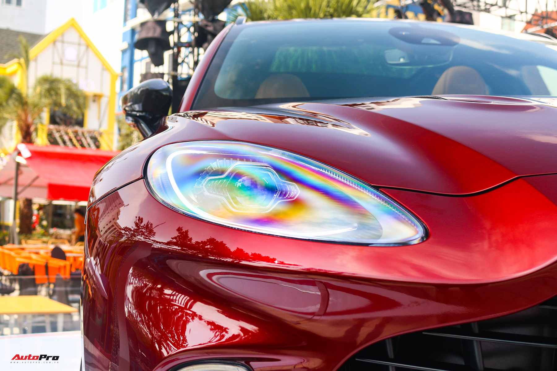 Cận cảnh Aston Martin DBX thứ 2 về Việt Nam: Gi&aacute; gần 17 tỷ đồng, m&agrave;u sơn l&agrave; điểm nhấn ch&iacute;nh - Ảnh 12.