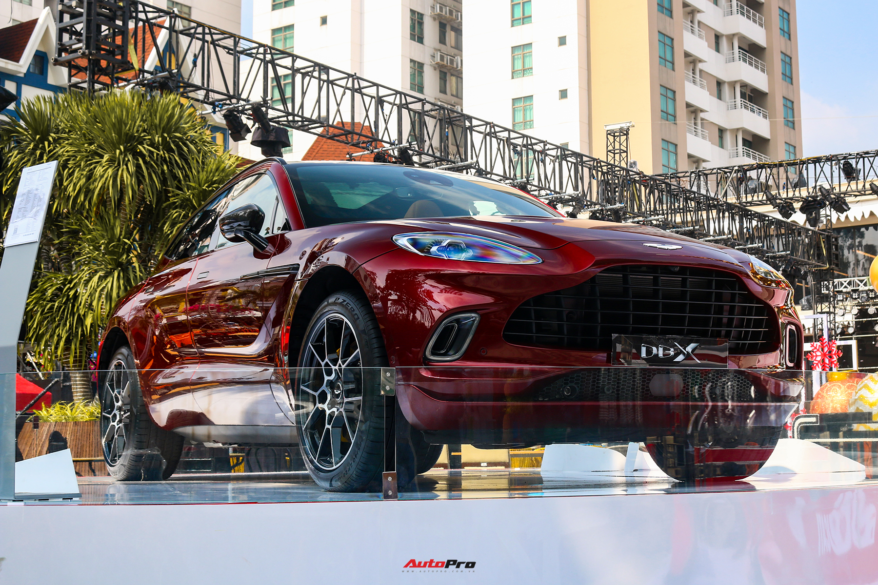 Cận cảnh Aston Martin DBX thứ 2 về Việt Nam: Gi&aacute; gần 17 tỷ đồng, m&agrave;u sơn l&agrave; điểm nhấn ch&iacute;nh - Ảnh 15.