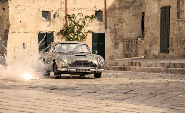 Soi 4 mẫu xe thuộc hàng khủng được James Bond sử dụng trong No Time To Die - Ảnh 1.