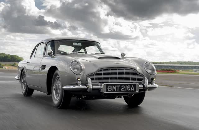 Soi 4 mẫu xe thuộc hàng khủng được James Bond sử dụng trong No Time To Die - Ảnh 2.
