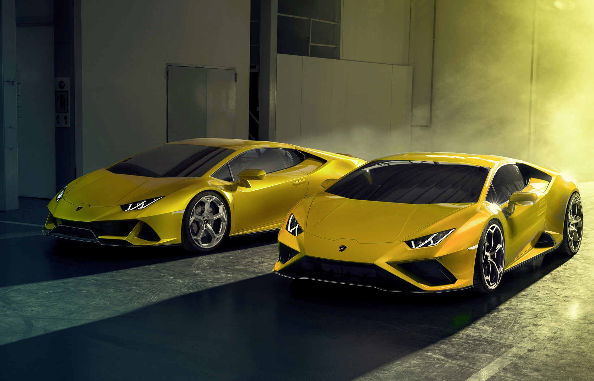 Lamborghini Huracan EVO RWD đầu tiên về nước, gia nhập dàn xe trăm tỷ cập bến Việt Nam cuối năm - Ảnh 2.