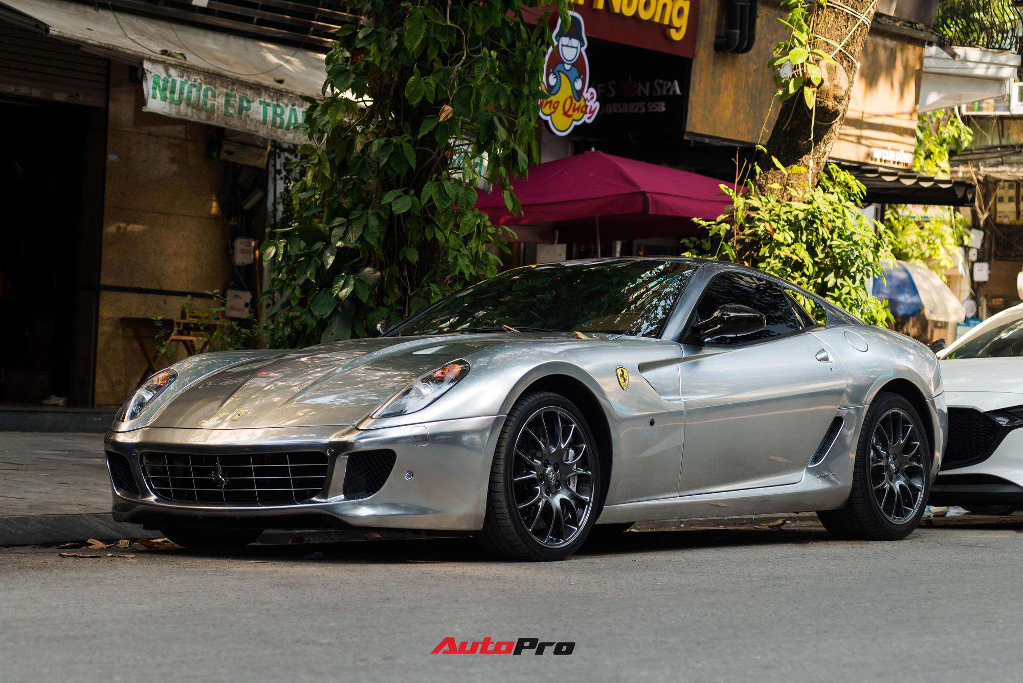 Đại gia Hải Phòng mang Ferrari 599 GTB Fiorano lên Hà Nội dạo phố: Màu sơn có hiệu ứng đặc biệt - Ảnh 1.