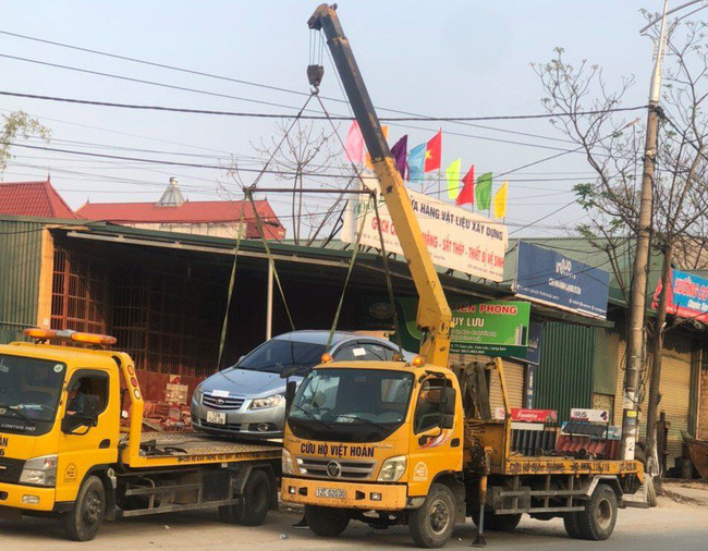 Tài xế ô tô không mang giấy tờ, không chấp hành đo nồng độ cồn, còn có lời lẽ không hay rồi livestream trên mạng - Ảnh 2.