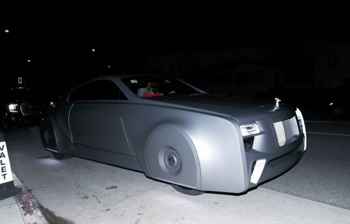 Justin Bieber bất ngờ xuất hiện với chiếc Rolls-Royce có một không hai - Ảnh 2.