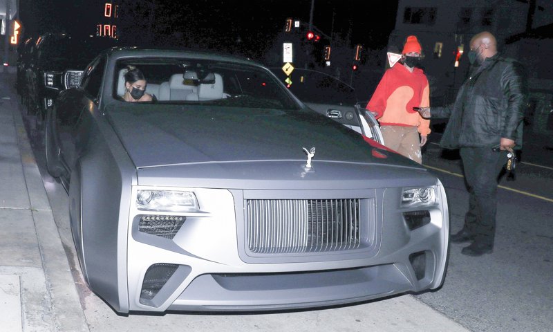 Justin Bieber bất ngờ xuất hiện với chiếc Rolls-Royce có một không hai - Ảnh 1.
