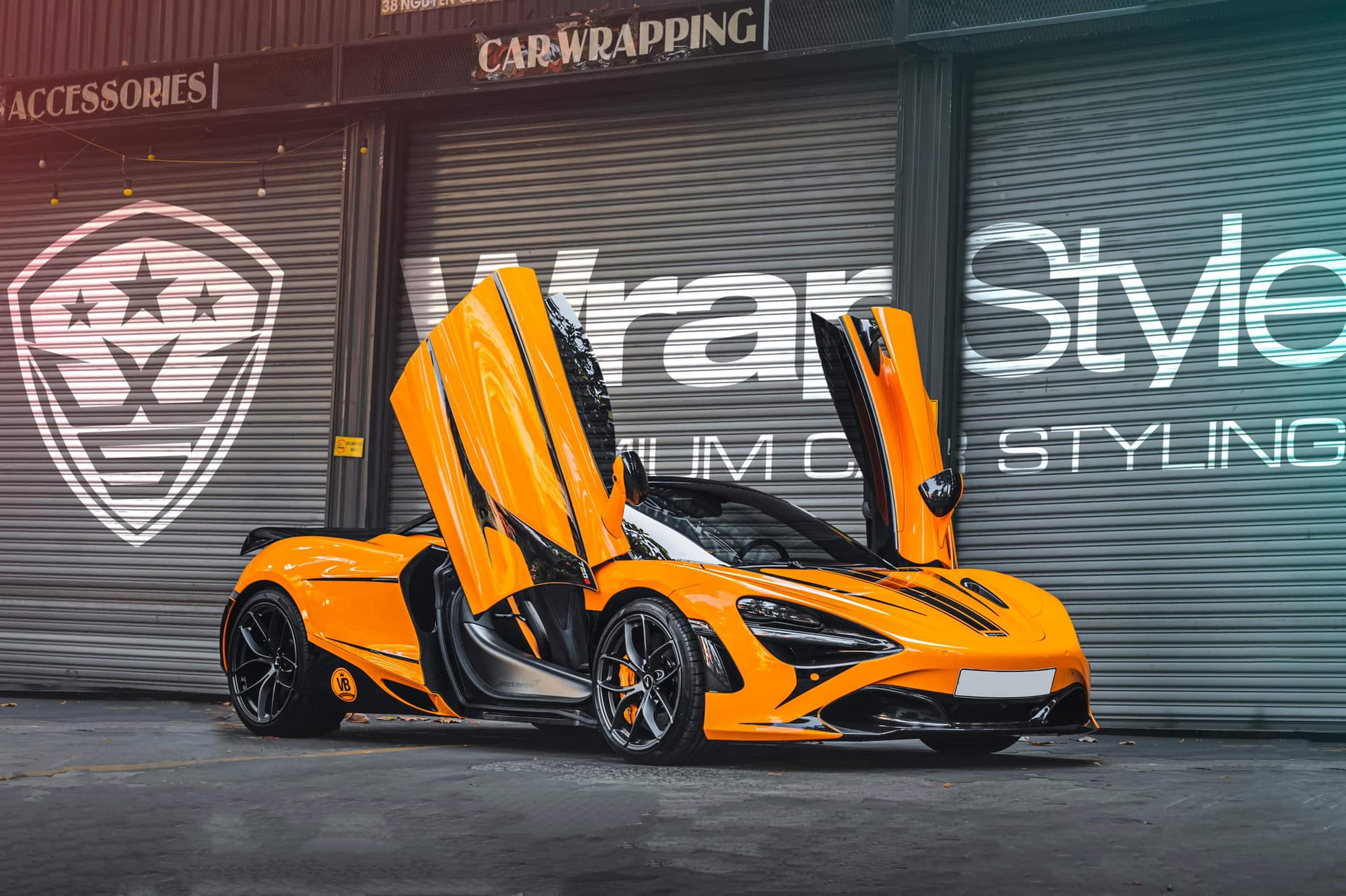 McLaren 720S Spider của ca sĩ Đoàn Di Băng lột xác với phong cách xe đua hầm hố - Ảnh 1.