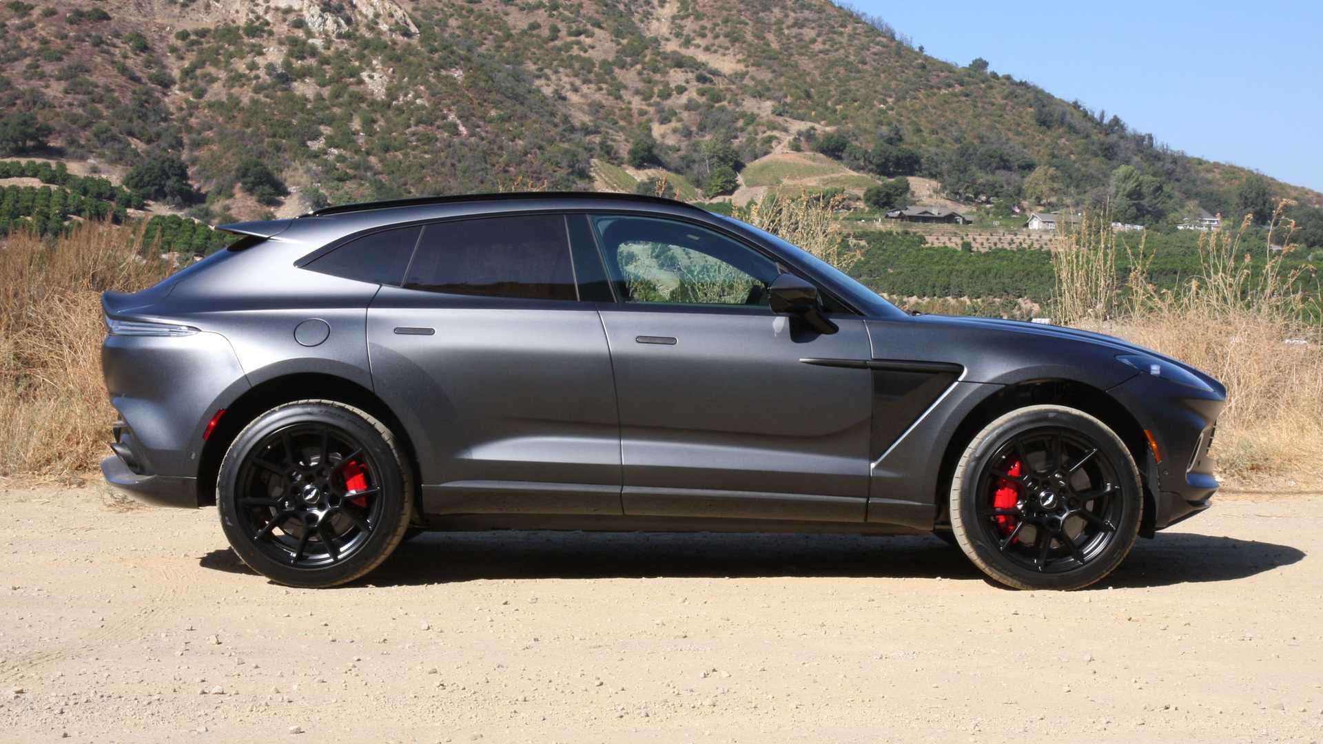 Aston martin dbx i