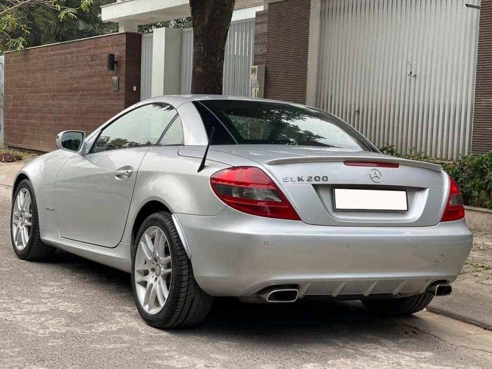 11 năm chạy 3.700km, Mercedes-Benz SLK giữ giá đắt ngang C-Class 2021 - Ảnh 2.