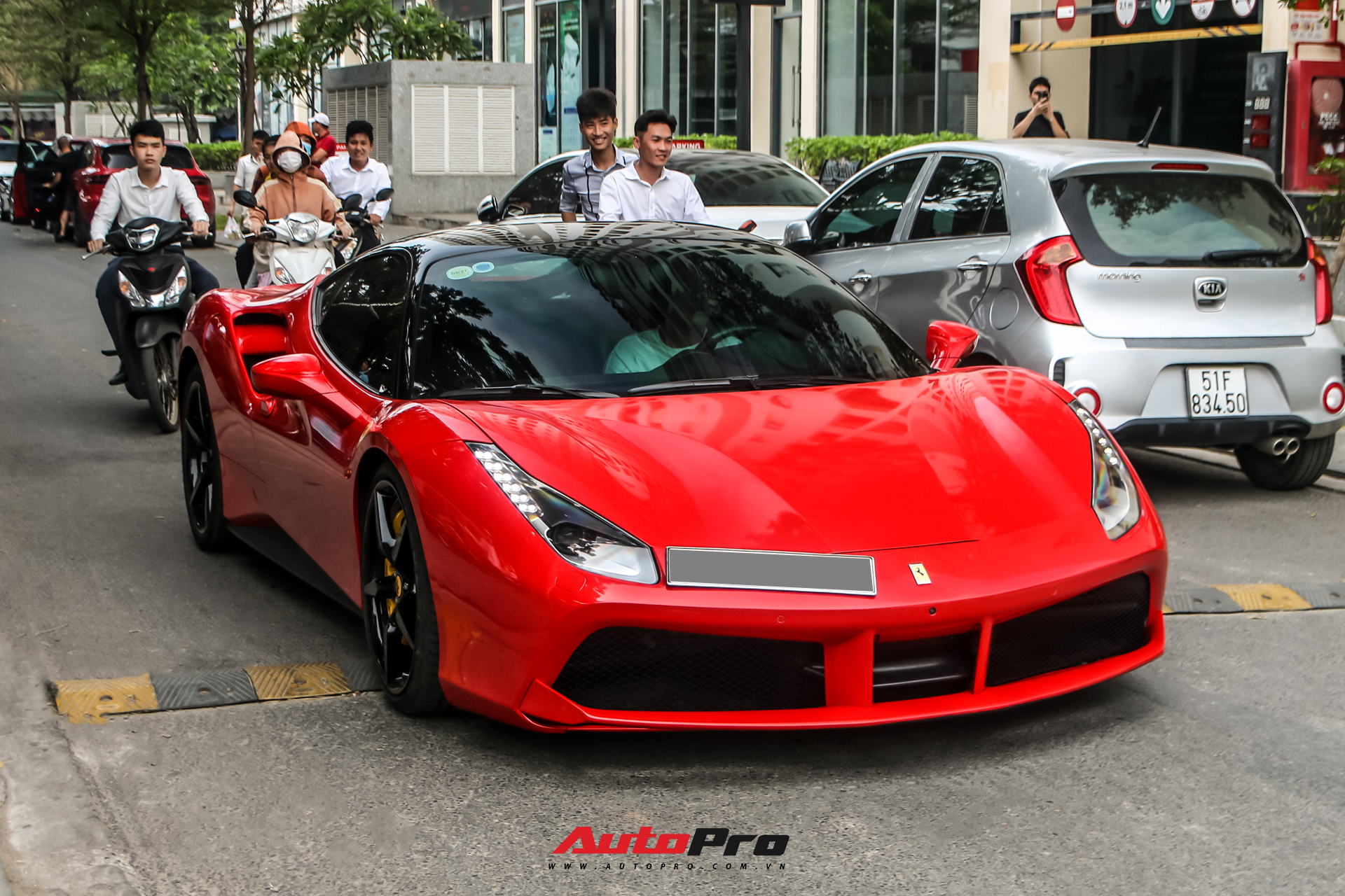 Ferrari 488 GTB từng của Nguyễn Quốc Cường bất ngờ xuất hiện tại Sài Gòn với diện mạo mới lạ - Ảnh 4.