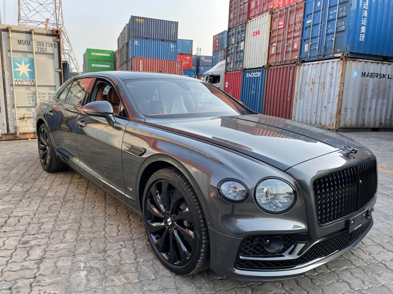 Bentley Flying Spur First Edition 2021 phối màu kiểu độc về Việt Nam, dành cho chủ xe gu mặn chứ không phải bình thường - Ảnh 2.