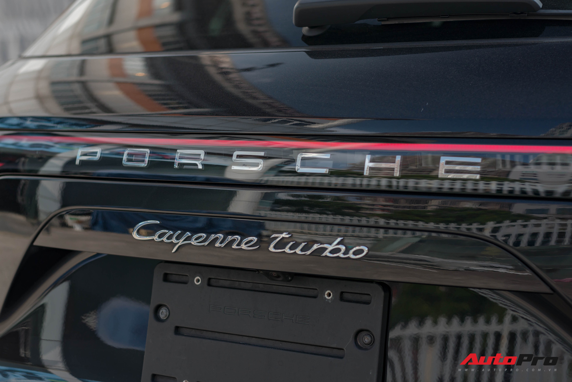 Ngắm Porsche Cayenne Turbo 2020 vừa về Việt Nam: SUV giá hơn 10 tỷ đồng cho đại gia thích tốc độ - Ảnh 5.