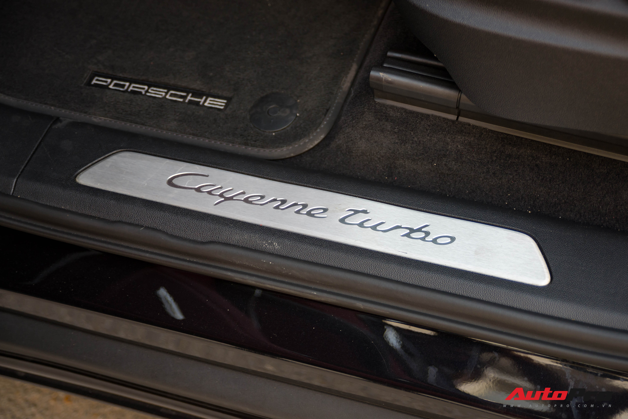 Ngắm Porsche Cayenne Turbo 2020 vừa về Việt Nam: SUV giá hơn 10 tỷ đồng cho đại gia thích tốc độ - Ảnh 11.