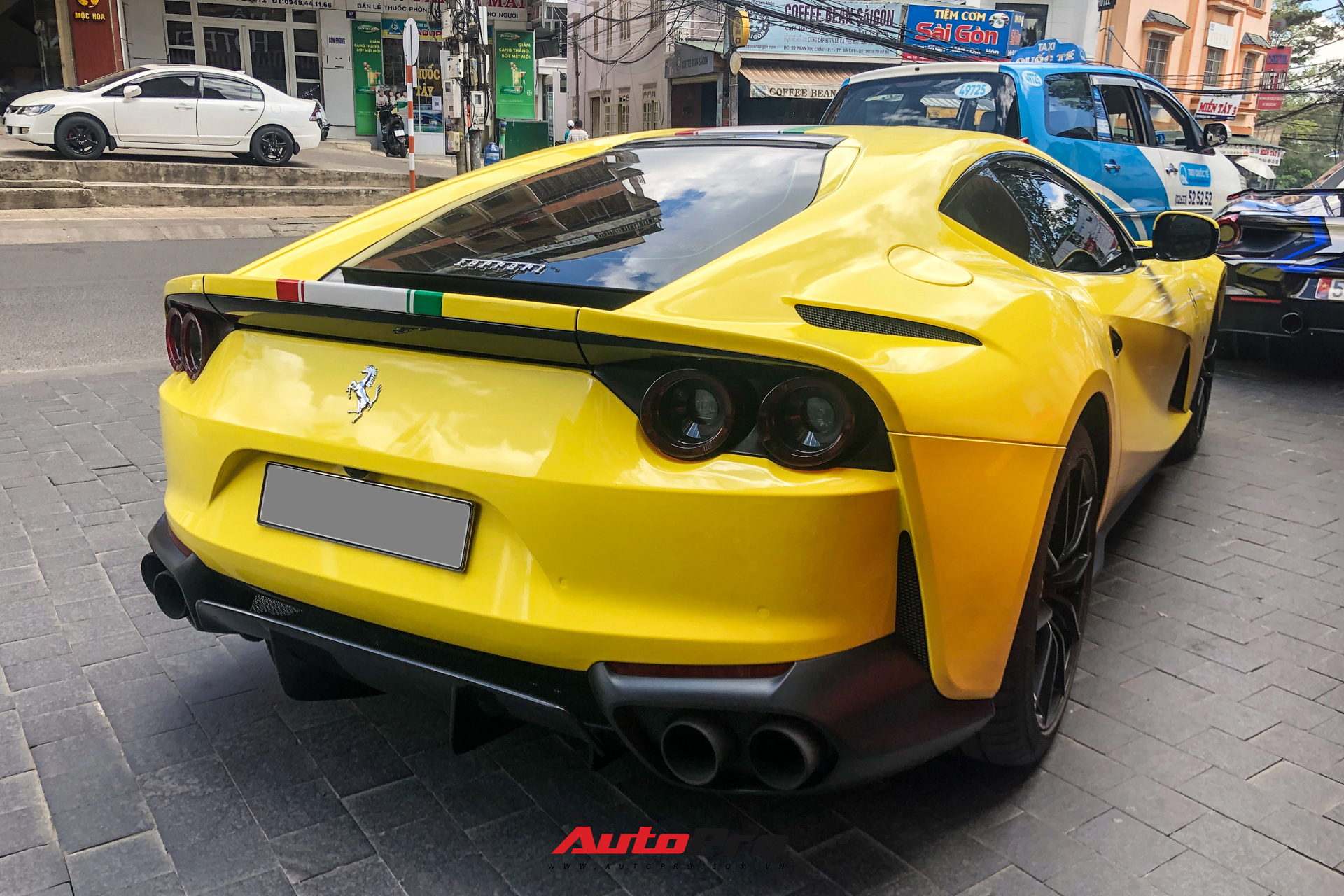 Hội trưởng Evo Team tậu siêu xe Ferrari 812 Superfast từng của hai đại gia đình đám tại Việt Nam - Ảnh 6.